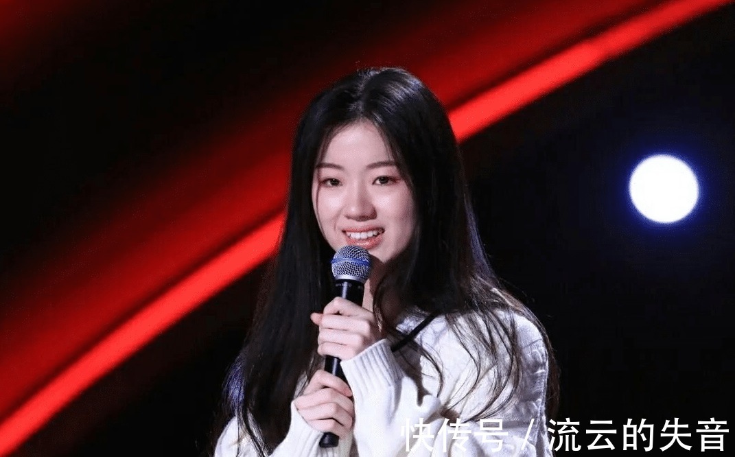 情商|单依纯为何现在不受人待见不光没情商,频繁出席综艺也是一原因