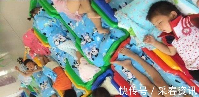 午睡|幼儿园午睡实拍，家长看完表示再也不买这种衣服了，你家没准也有