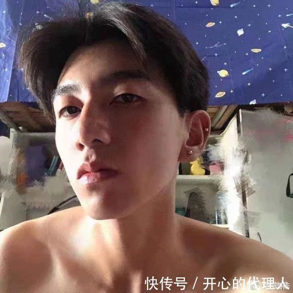 |内涵段子|别人家的女朋友宽松T恤下都藏着什么?