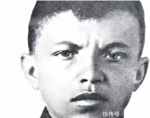 堵住|苏军小战士用胸膛堵住德军机枪孔!拯救整支部队:英雄不容诋毁