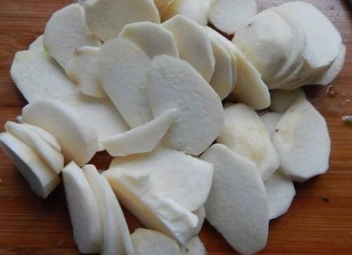 濕氣重的女性，每天當(dāng)零食吃兩個(gè)，口臭雀斑不來(lái)找，血管不堵，腰圍變細(xì)了