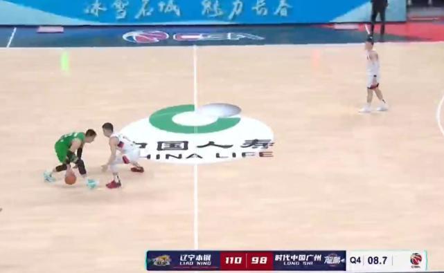 佟佳俊|破案了!最后8秒,郭艾伦为啥还进攻?慢镜回放:郭艾伦有点上头了
