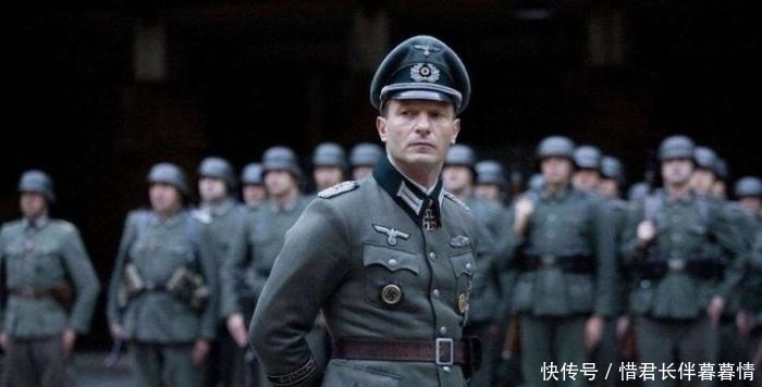 二战|二战时,有的德国兵脖子上会挂着一块半月形牌子,有何含义?