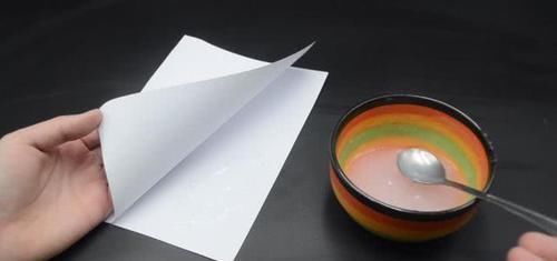 贴春联别用胶带了,教你一个简单的方法,美观又牢固,撕下不留痕