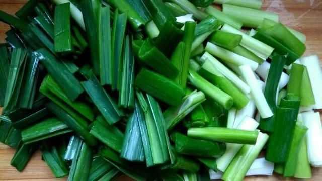 冬天碰到这菜我必买一大捆，鲜香下饭，还能杀菌防流感，要多吃