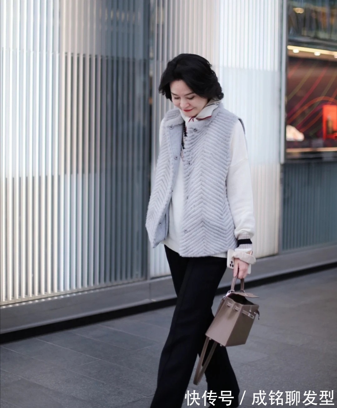 单品|这位五十多岁的妈妈好会穿!用三款单品穿出优雅气质,高级又减龄