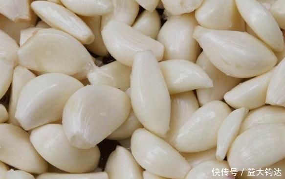 大蒜|女性睡前把大蒜放在枕头下,不出一周,2大好处不请自来