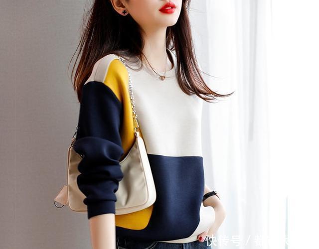 这才是入秋后该有的打扮!“薄卫衣”搭配“老爹裤”,时髦有型儿