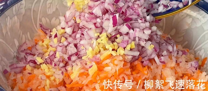 炸萝卜丸子,最忌放淀粉和面粉了,大厨教你一招,酥脆焦香不回软!