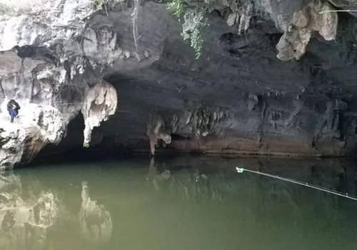 老家|老家山洞口,有百斤大鱼出没,引来钓鱼人天天钓