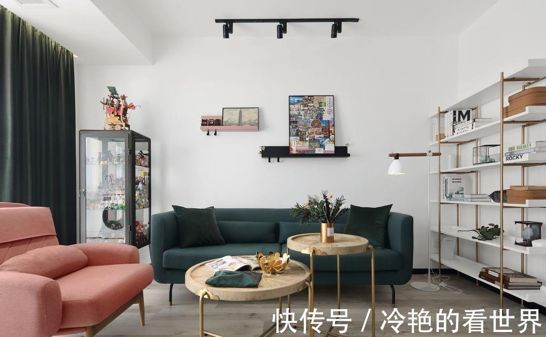 马来漆|绿色沙发搭配粉色座椅,还有专门的手办柜,身边的朋友都羡慕不已