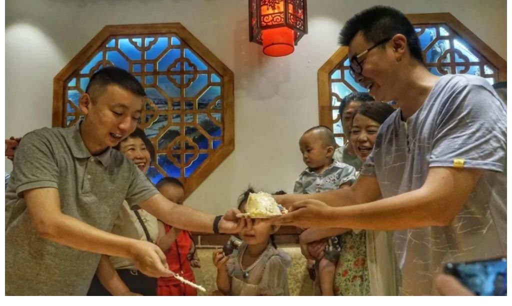 潘婷|错换人生28年案发地：爽快赔偿100万不交人背锅，关系户有多少？