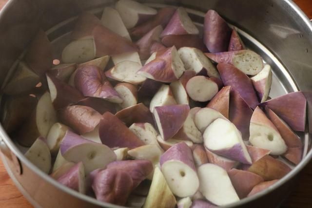 自从学会茄子这个做法，茄子再也不要过油了，一碗酱汁又香又下饭