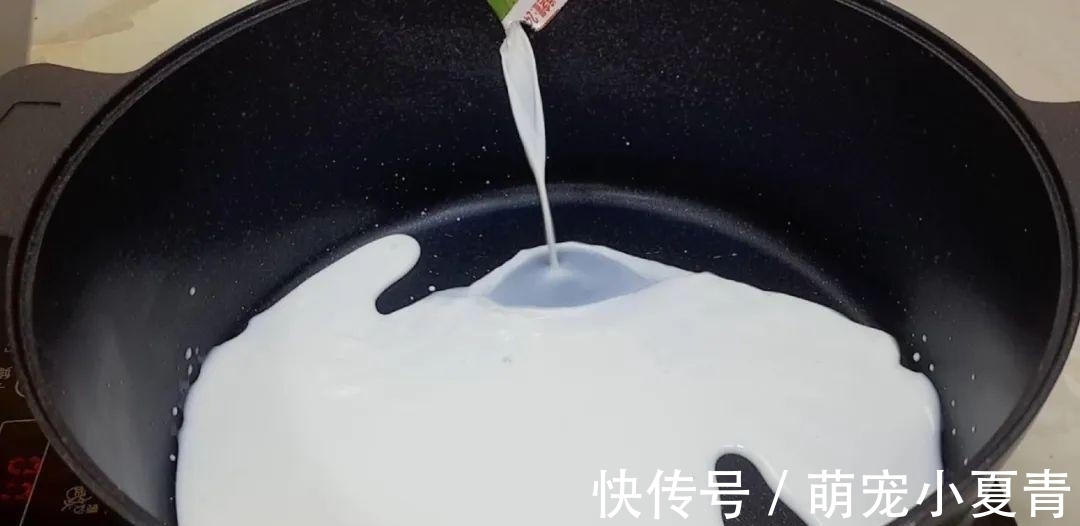 4个鸡蛋，1袋牛奶，冰箱里一放，做出特色雪花，吃过就念念不忘