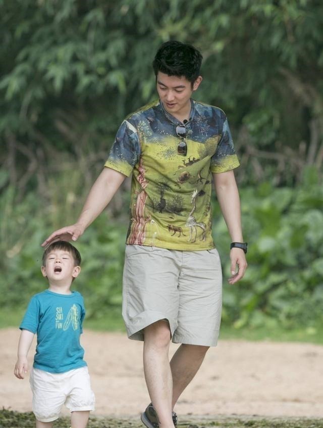 霍思燕|嗯哼大王長大了,變雙眼皮越來越像霍思燕,要比爸爸杜江還帥了!