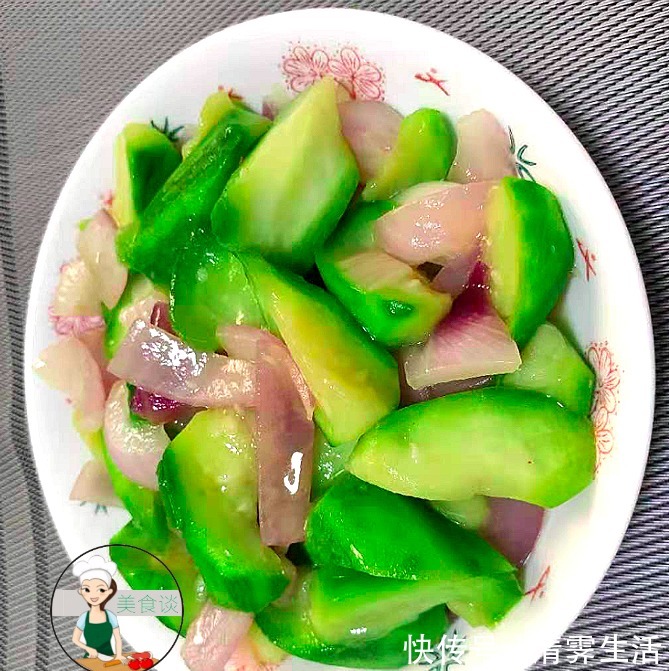 素菜|夏天此两样素菜一起炒,不放肉也很鲜美,清香爽口,吃一周都不腻