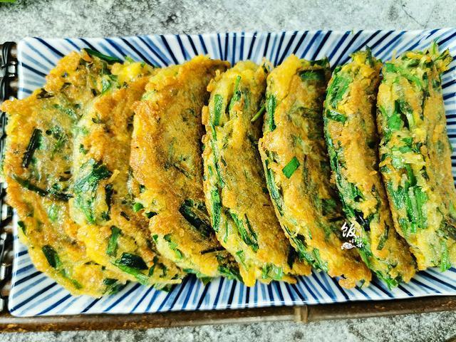 新版韭菜盒子，不用面粉，做法简单，味道香，出锅抢着吃