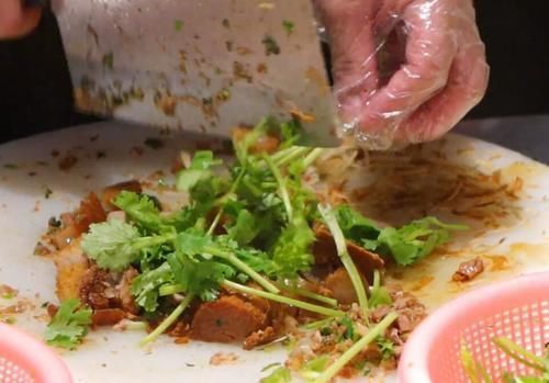 网红店|网红店做肉夹馍,12元一个每人只能买两块儿,食客:真想天天都吃