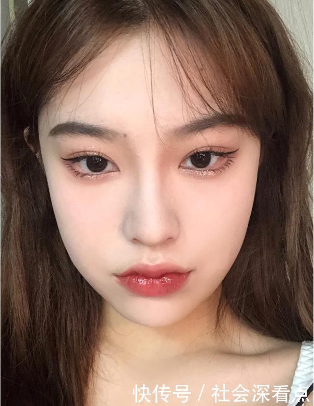 想要打造“氛围感美女”,妆容特点很重要,今日份妆容教程来啦!