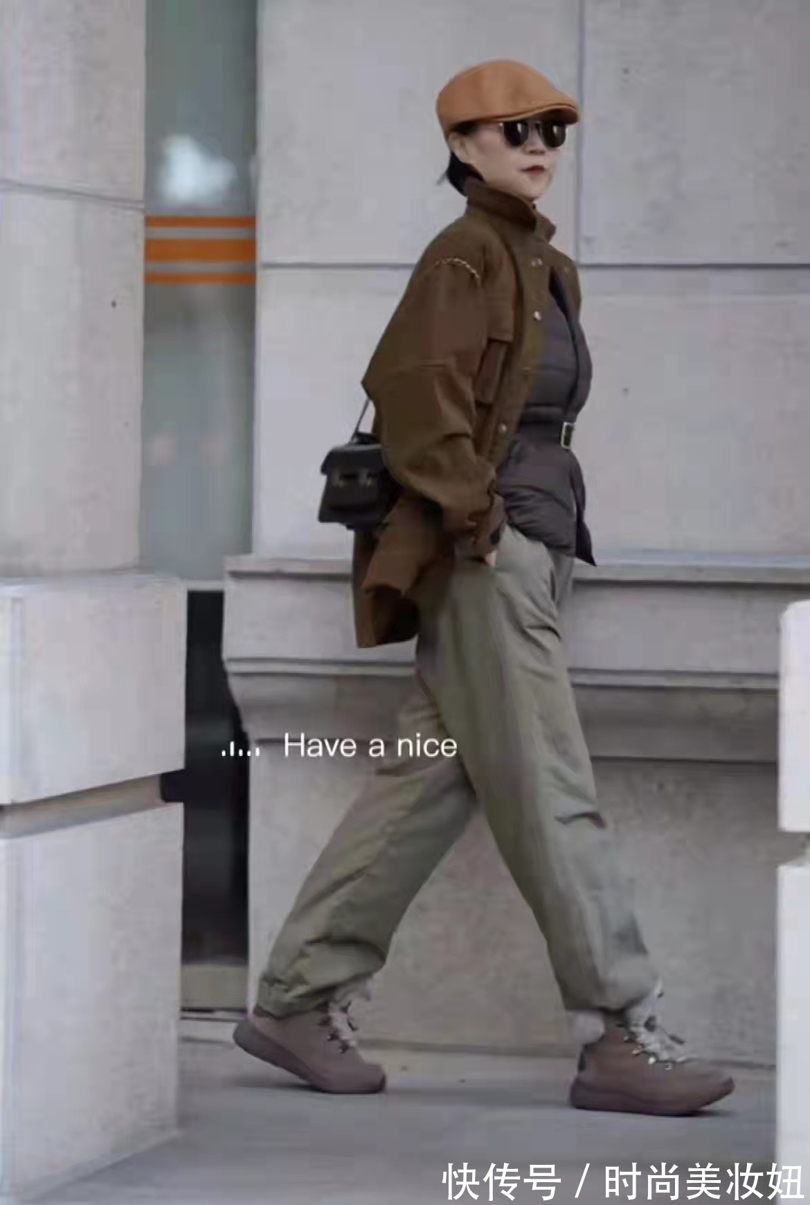 贝雷帽 这位50岁妈妈太会打扮了,比年轻人还会穿,时髦洋气又气质