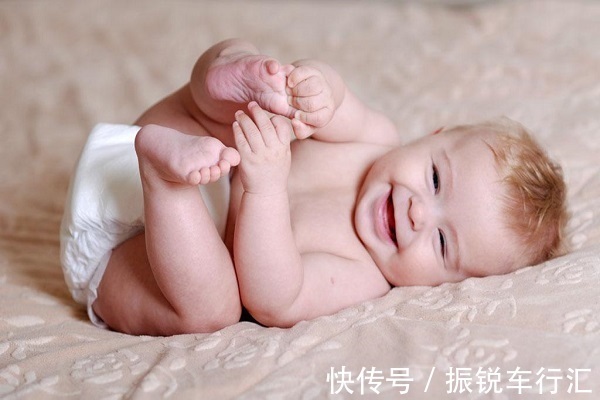 新生儿|宝宝睡觉若有以下举动,说明大脑发育的好,将来肯定是个机灵鬼