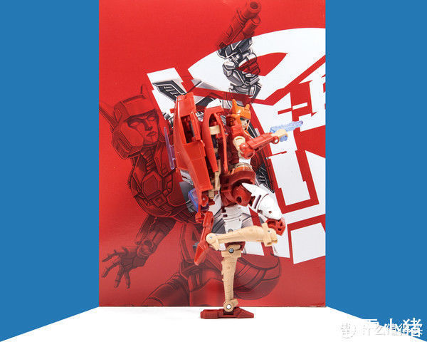 bet擎天柱的一生挚爱：变形金刚网飞限定 塞伯坦之战艾丽塔