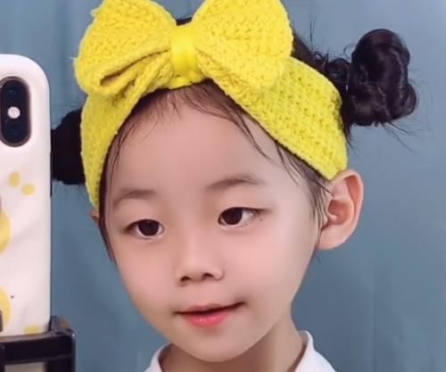 成年女生|小学生化了款颜值淡妆后,居然让成年女生都另眼相看,男生:完全不敢信