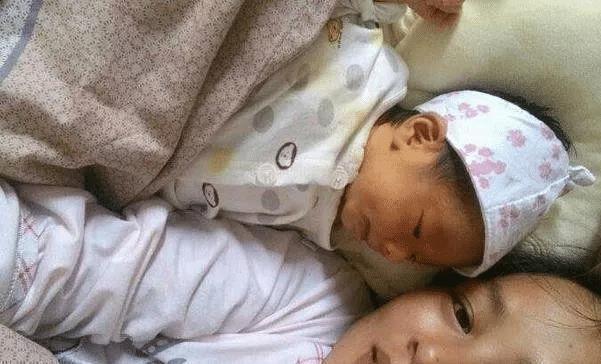 准妈妈|新生儿第一个月不哭不闹,除了爱睡,还有你不知道的“小秘密”