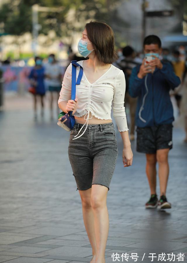 高跟鞋|清爽又修身的牛仔骑行裤,穿出了年轻的美,时尚有范又好看