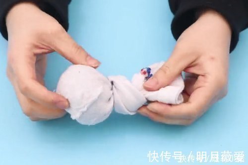 清洁球|把钢丝球塞进袜子里真厉害，解决了很多人的大烦恼，快告诉家人