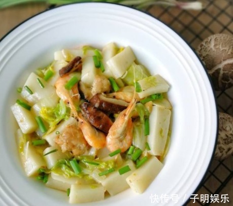 白菜和此一起煮,味道太鲜了,营养又暖身,浑身热乎乎不怕冷