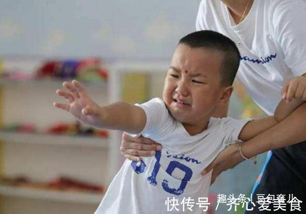 家庭|第一天上幼儿园不哭的孩子,大多来自3种家庭,幼师:别不相信