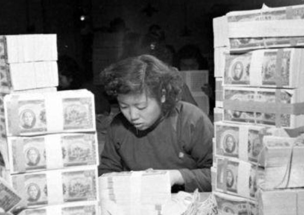 蒋介石|国民党败退大陆时,蒋介石究竟带走了多少黄金?统计让人惊讶!