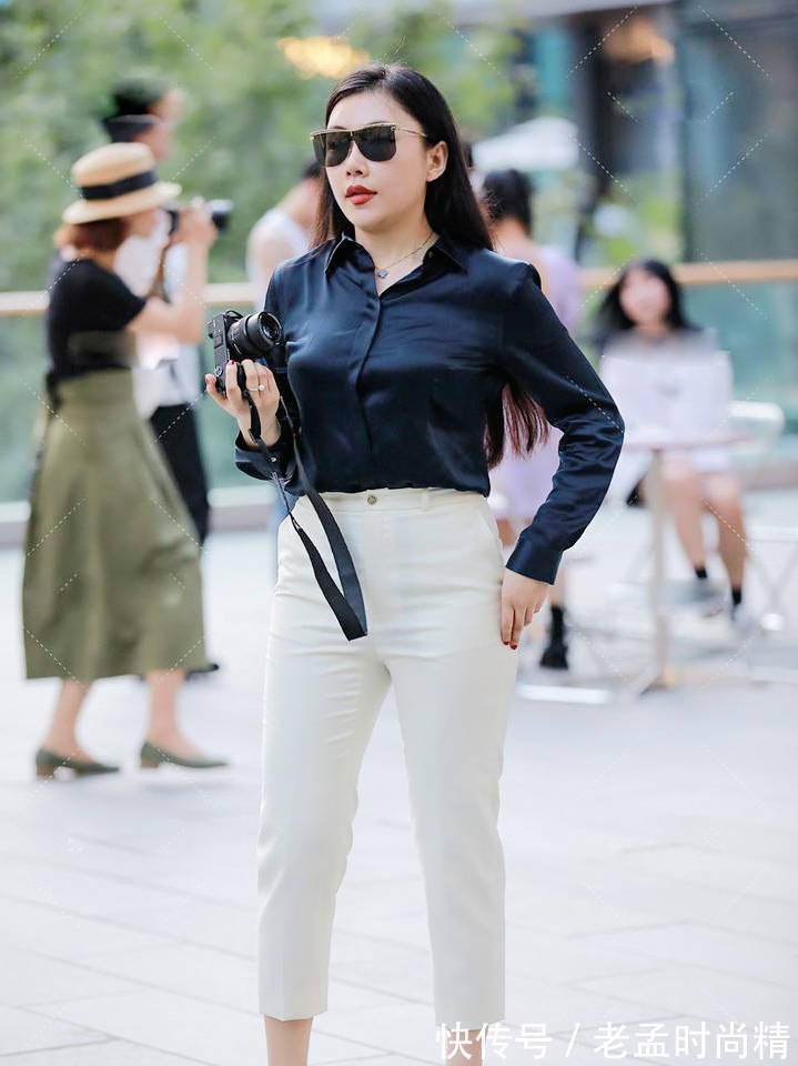 西装裤 白色西装裤搭配黑色真丝衬衣,这样的穿搭高级吗?