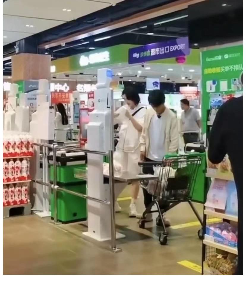 姚安娜|《中餐廳5》終于開錄！姚安娜生圖太驚艷，高糊也藏不住名媛顏值