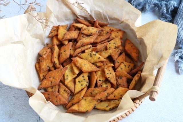  零食|过年女儿就馋这零食，不加一滴油一滴水，酥脆可口，每年都做5斤