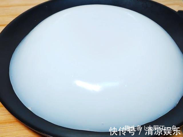 原来凉粉的做法这么简单,只要掌握好比例与做法,新手也能学会