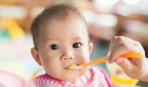 喂食|母亲给喂食,两岁女童胃部被涨破,这个错误很多家长仍在继续犯