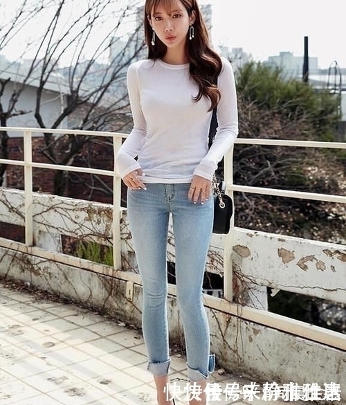 时尚 颜值很高的牛仔裤美女,美丽的身姿特别养眼