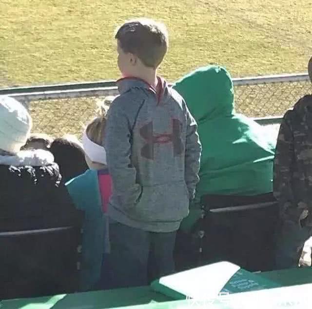 |搞笑GIF:这自行车的质量,还真差劲