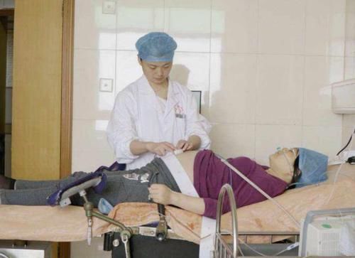 尴尬|生孩子的尴尬瞬间,这事大部分产妇都无法接受,太尴尬了