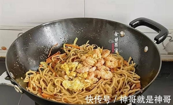 学生早餐轻松做,菜和主食一锅出,一煮一炒鲜香味美营养十足