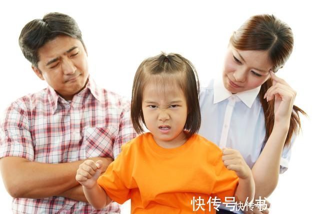 父母|孩子“窝里横,外面怂”,并非是小事儿,家长别大意