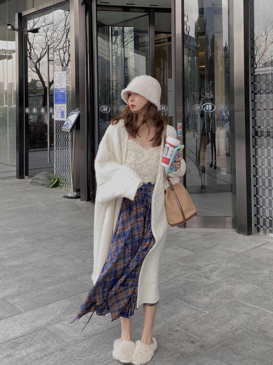 个子|小个子女孩快冲!今冬穿一条格纹裙就够了,养眼减龄还耐看