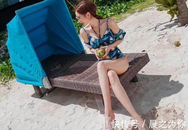 泳衣 -简约清新的泳衣美女,凸显女人青春少女的魅力,散发迷人的魅力!