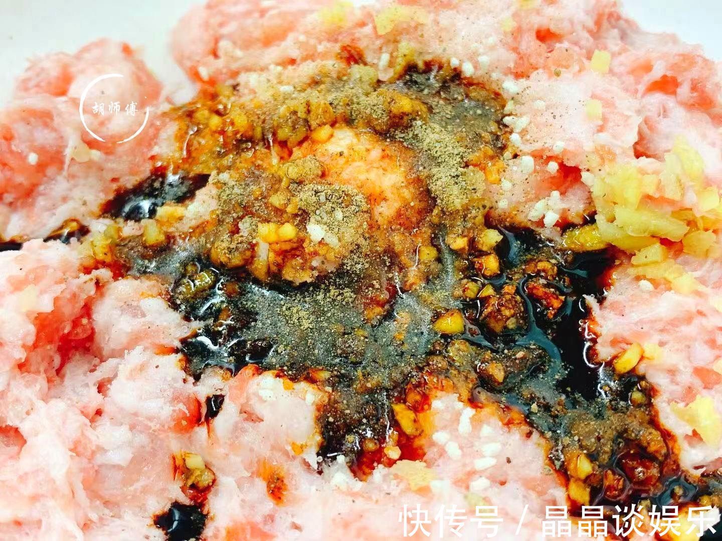 拌白菜肉馅时,最忌用盐杀白菜!学会饭店的做法,猪肉鲜香白菜嫩