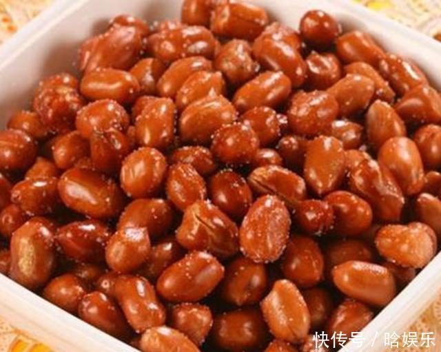 炸花生米时,万万不要直接下锅,多加1步,吃起来又香又脆不回潮