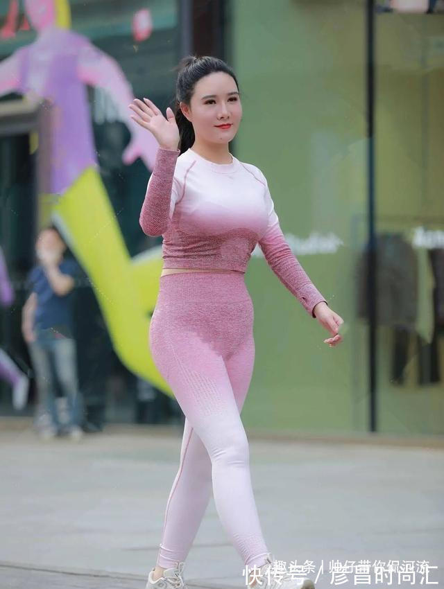 撞色 清雅悠然的打底裤穿搭很有时尚感,舒适又显气质,还很百搭