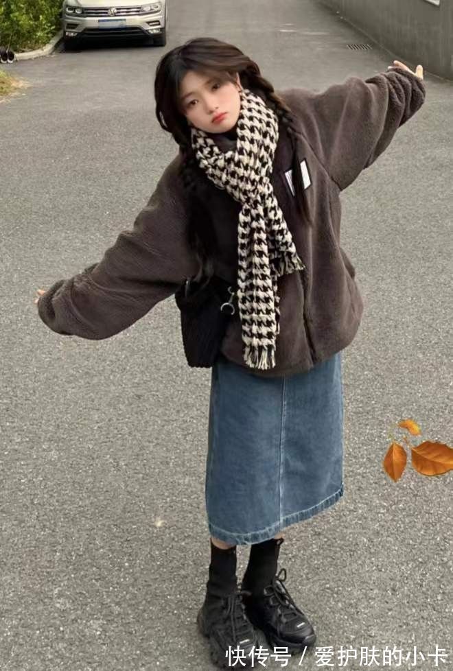 运动裤 百元级别的时尚单品摇粒绒,配半裙,搭直筒裤,初春这样穿好时髦