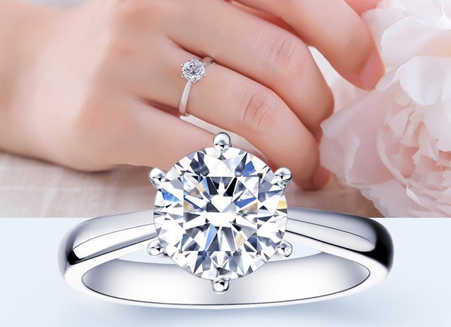 花片|在不增加支出的情况下，6种让钻戒更显大的方法